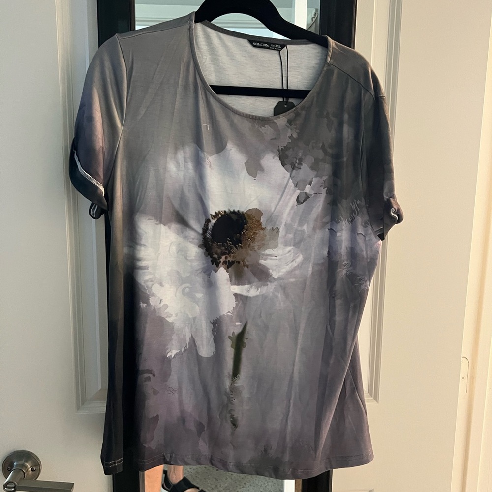 Ladies top NWT XXL